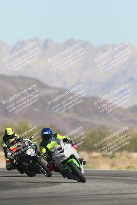 media/Oct-30-2025-Racers Edge (Thu) [[dabbdaf680]]/3-B Group/Session 2 (Turn 14)/